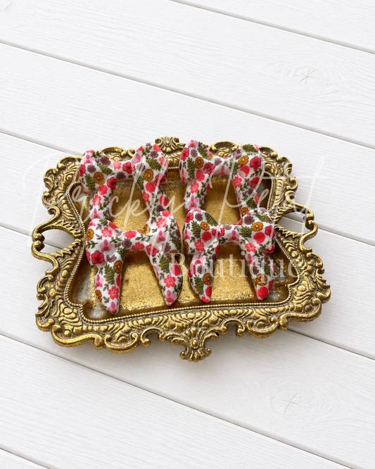 silicone bows on gold tray