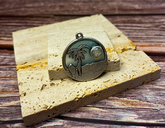 Seaside Serenity – Palm Tree & Seashell Keepsake Pendant